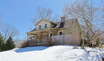 29 N Lake Dr, Barrington, RI 02806