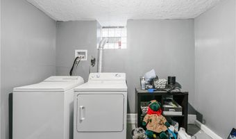 994 Moeller Ave, Akron, OH 44307