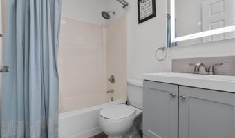 32 Glenview Dr 32, Cromwell, CT 06416