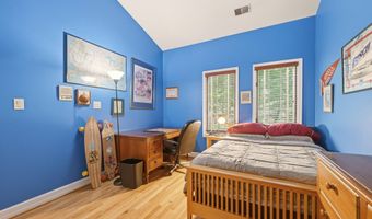 5803 MADAKET Rd, Bethesda, MD 20816