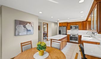 2409 E Greshan Ct, Arlington Heights, IL 60004