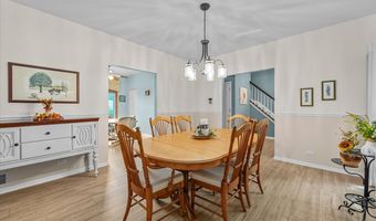 1820 Crofton Dr, Algonquin, IL 60102