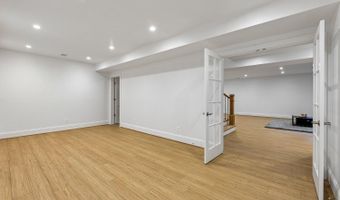 7926 BOLLING Dr, Alexandria, VA 22308