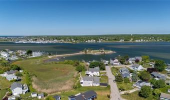 18 STARFISH Dr, Narragansett, RI 02882