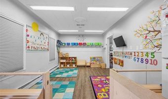 5043 Allen Rd, Allen Park, MI 48101