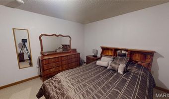 5557 Schuetz Ln, Alhambra, IL 62001