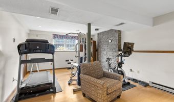 6 Gumpas Hill Rd, Pelham, NH 03076