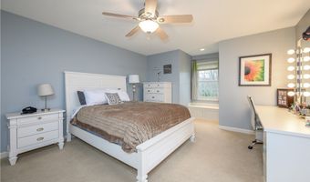 430 W Homestead Dr, Aurora, OH 44202