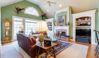 708 Town And Country Dr, Adel, GA 31620