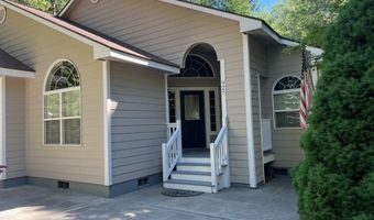 927 Bear Claw Rd, Clark Fork, ID 83811