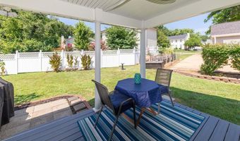 765 Spring Hill Farm Dr, Ballwin, MO 63021