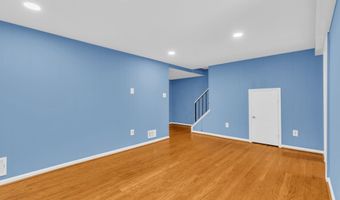 7428 FOUNTAIN HEAD Dr, Annandale, VA 22003
