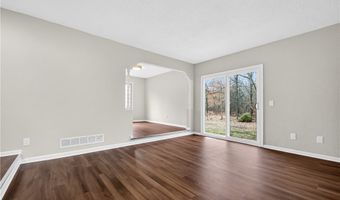 578 N Main St, Amherst, OH 44001
