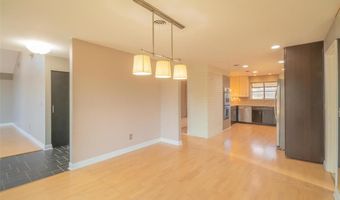 507 Glenmeadow Dr, Ballwin, MO 63011