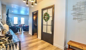 811 S Ibis St, Aberdeen, SD 57401