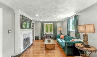 82 Martin St, East Providence, RI 02914