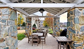 4061 S FOUR MILE RUN Dr 301, Arlington, VA 22204
