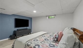 21 Lake Dr, North Kingstown, RI 02852