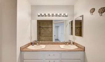 4040 Castle Cove Dr 4040, Las Vegas, NV 89108