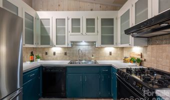 1526 Briarfield Dr, Charlotte, NC 28205