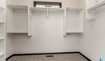 2404 E Tinley St, Brandon, SD 57005