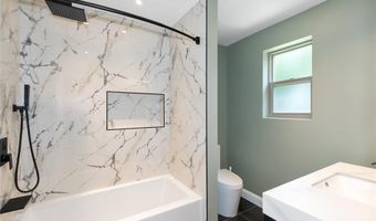 65 Oak Ridge Ln, Albertson, NY 11507