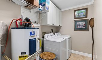 514 Sunset Dr, Bay St. Louis, MS 39520