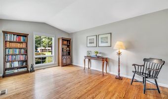 345 Norwood Cir, Ballwin, MO 63011