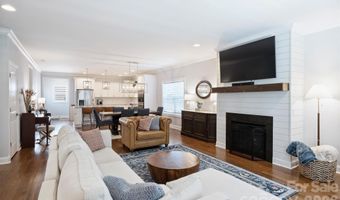 1617 Hawthorne Ln, Charlotte, NC 28205