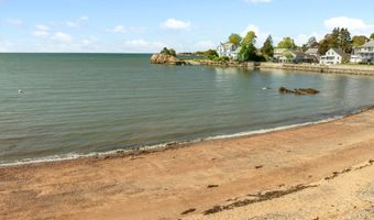 58 Grove St Ext, Branford, CT 06405