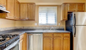 132 Sutton Pl 132, Bloomfield, CT 06002