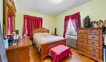 32 Maplewood Ave, Cranston, RI 02920