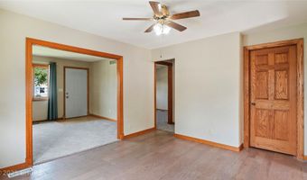 2325 E 40th Ct, Des Moines, IA 50317