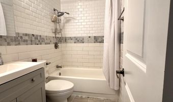 144 Grosvenor St, Athens, OH 45701