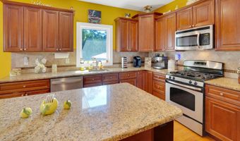 449 Montgomery St, Bayville, NJ 08721