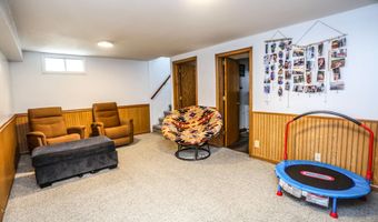 1724 S 1st St, Aberdeen, SD 57401