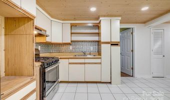 1 Glen Cove Rd, Arden, NC 28704