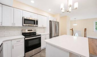 41 Madison Ave, Amityville, NY 11701