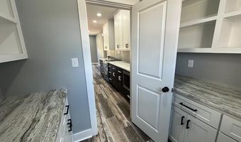 1128 Duke Dr, Bauxite, AR 72011