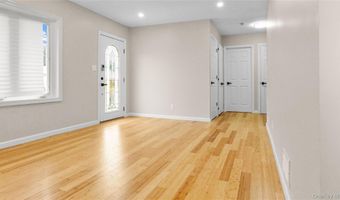 3 Beta Dr, Amityville, NY 11701