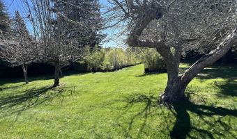 925 7TH St, Brookings, OR 97415