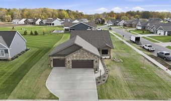 2002 Bogey Ct, Auburn, IN 46706