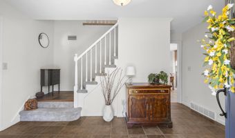 58 Lantern View Dr, Branford, CT 06405