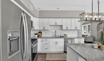 8025 McGee St, Affton, MO 63123
