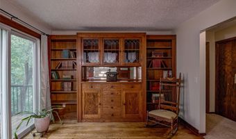 608 Manor Ct, Altoona, WI 54720