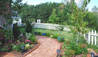 2004 SEVEN MEADOWS Ln, Appomattox, VA 24522