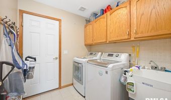 325 WOODLAND Dr, Andalusia, IL 61232