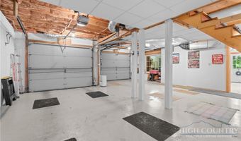 221 White Oak Trl, Banner Elk, NC 28604