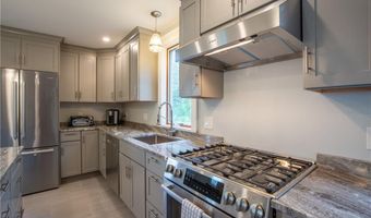 5 Gillies Ct, Newport, RI 02840