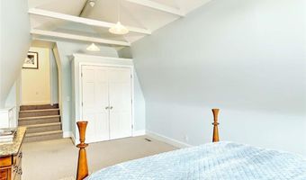 12 Howe St, Bristol, RI 02809